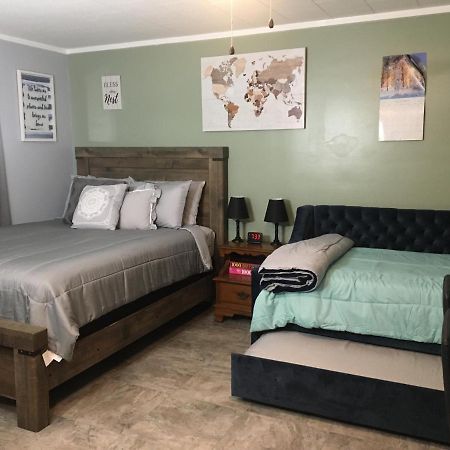 Home Away From Home, Recently Renovated North Troy 외부 사진