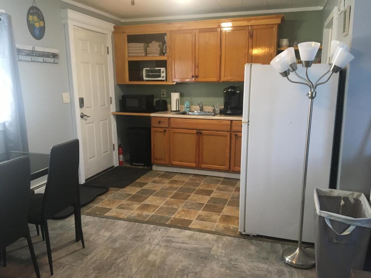 Home Away From Home, Recently Renovated North Troy 외부 사진