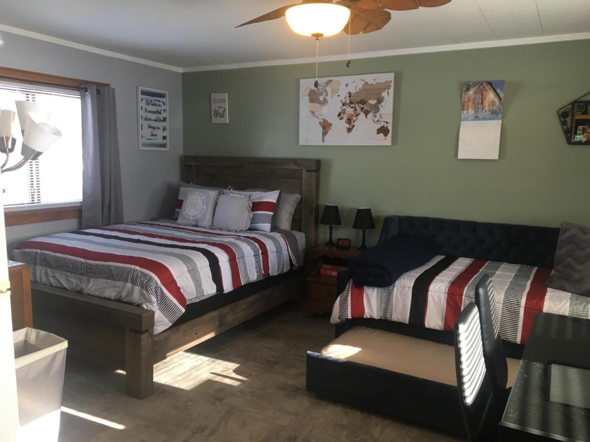 Home Away From Home, Recently Renovated North Troy 외부 사진