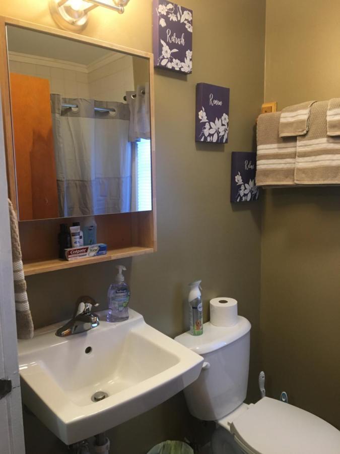 Home Away From Home, Recently Renovated North Troy 외부 사진