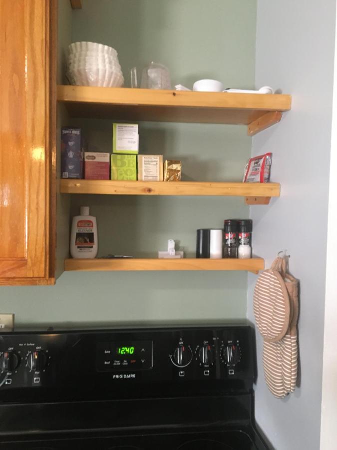 Home Away From Home, Recently Renovated North Troy 외부 사진
