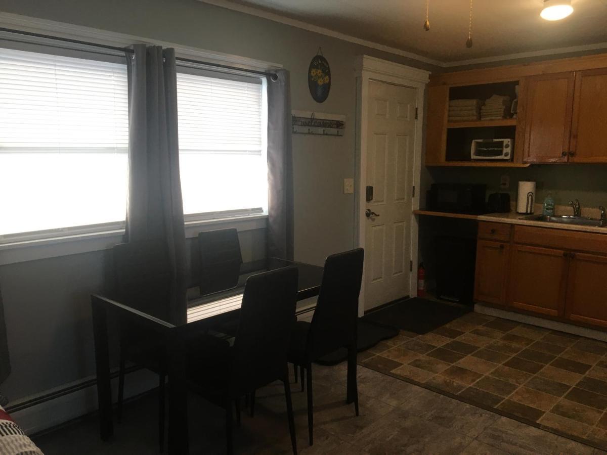 Home Away From Home, Recently Renovated North Troy 외부 사진