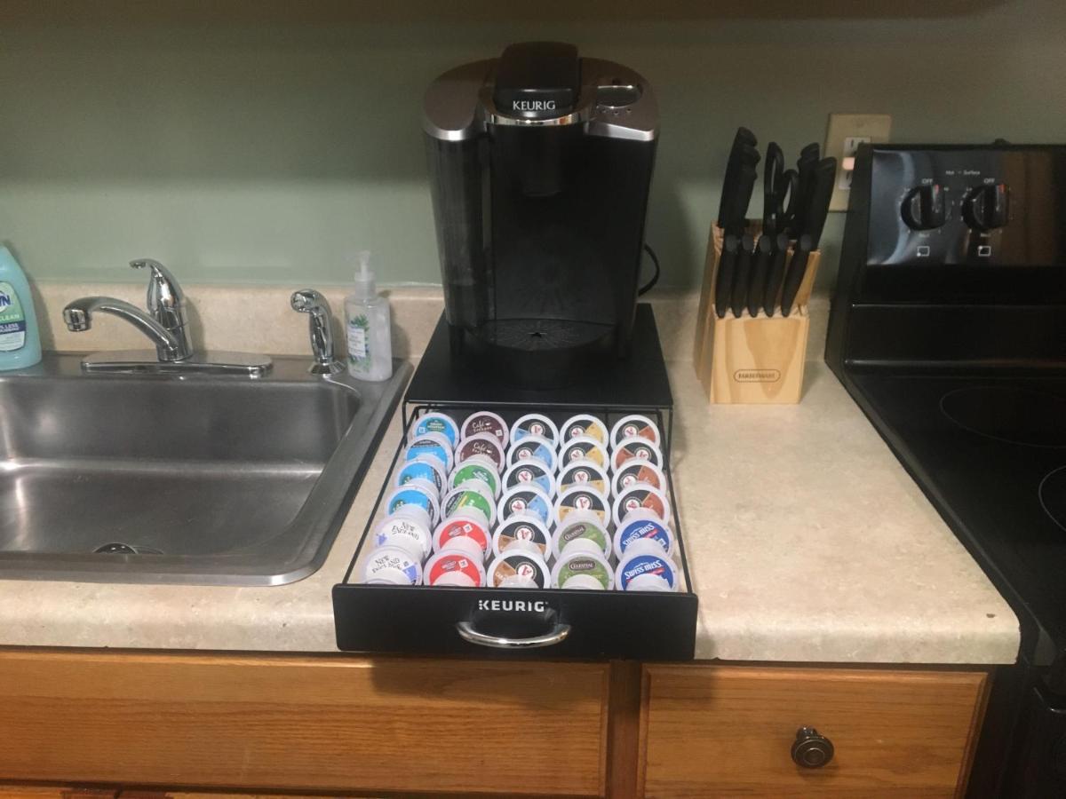 Home Away From Home, Recently Renovated North Troy 외부 사진