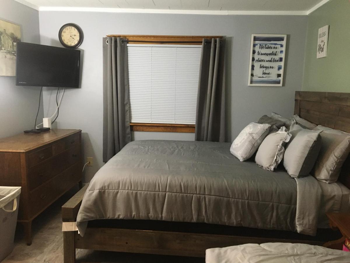 Home Away From Home, Recently Renovated North Troy 외부 사진